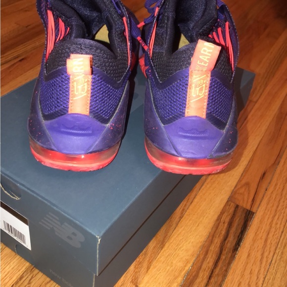 LeBron men’s shoes, size 9 1/2 - Picture 3 of 3